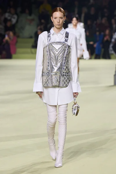 Look 13